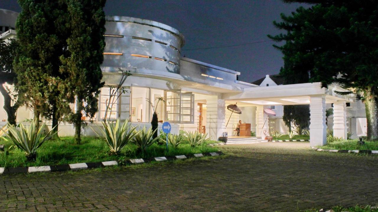 Casa D' Ladera Hotel Bandung Exterior photo