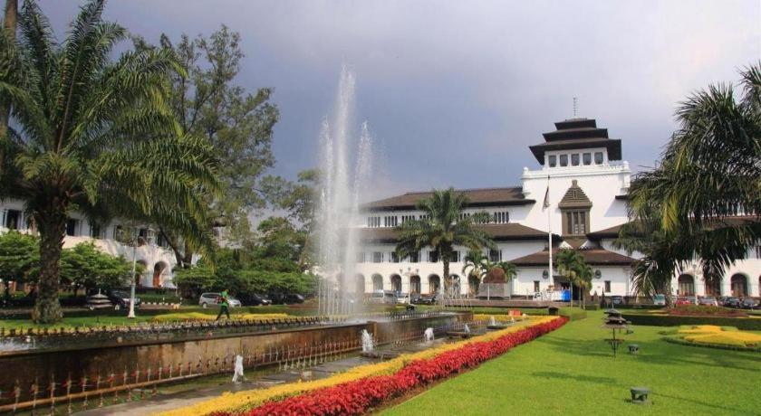 Casa D' Ladera Hotel Bandung Exterior photo